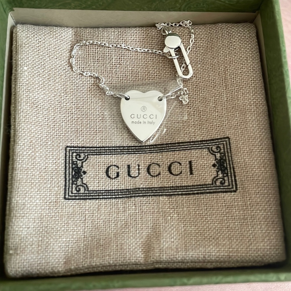 Full Inclusion. Gucci Heart Bracelet - Picture 1 of 5